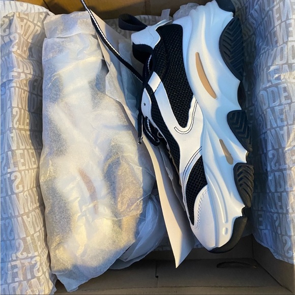 NEW Steve Madden Black/Tan Possession Sneaker 7.5 - Picture 4 of 6